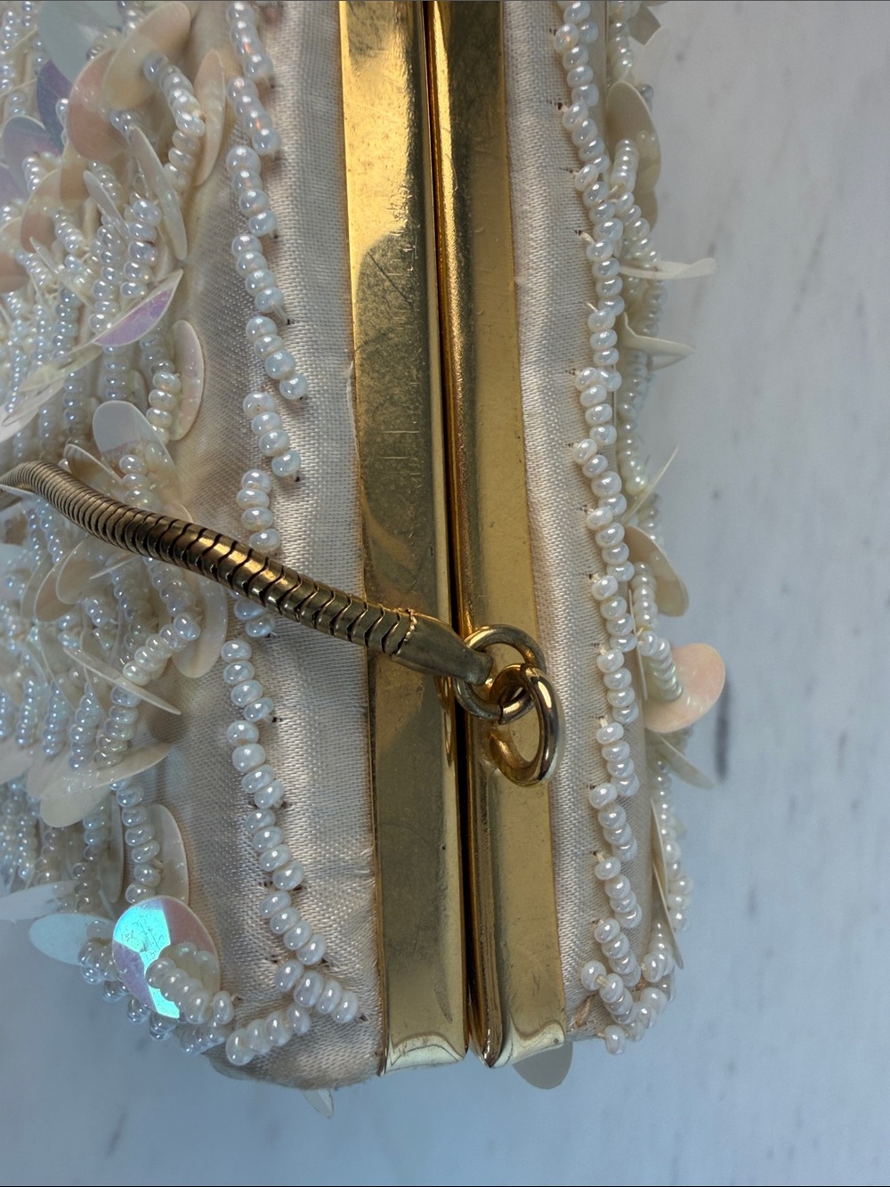 Vintage Y2K Iridescent Sequin Beaded Bag with gold rope chain handle - Picture 3 of 11